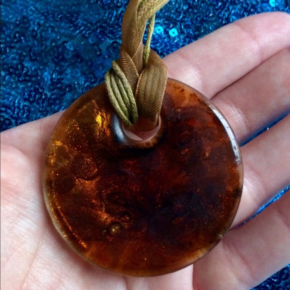 ☮️Groovy Gold Swirl Circle Necklace - Picture 3 of 3